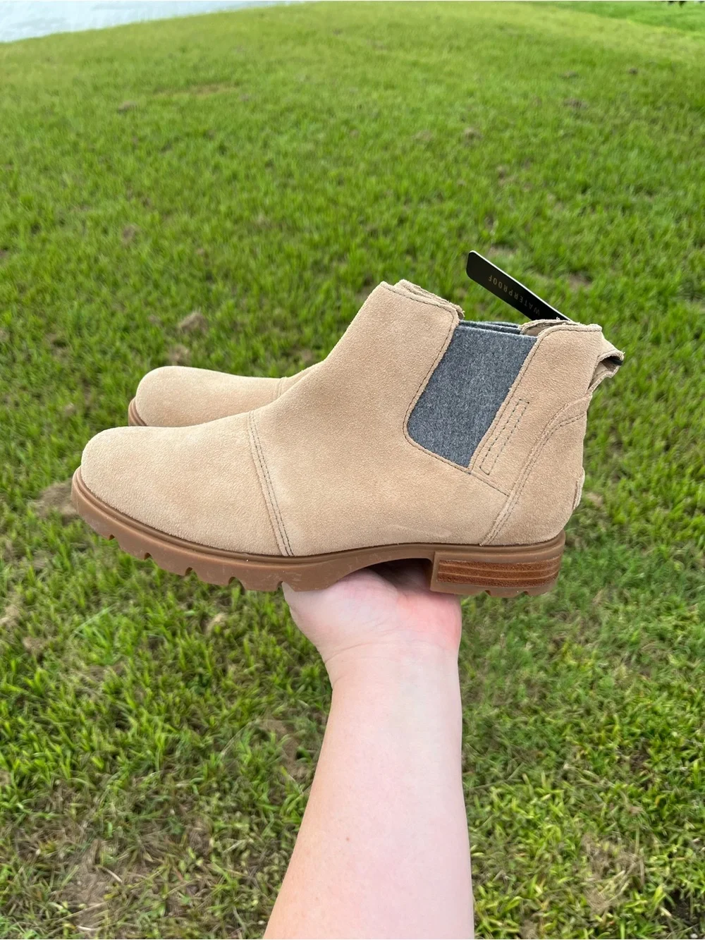 NWT Sorel Emelie III Waterproof Chelsea Boots Tan Suede Size 7